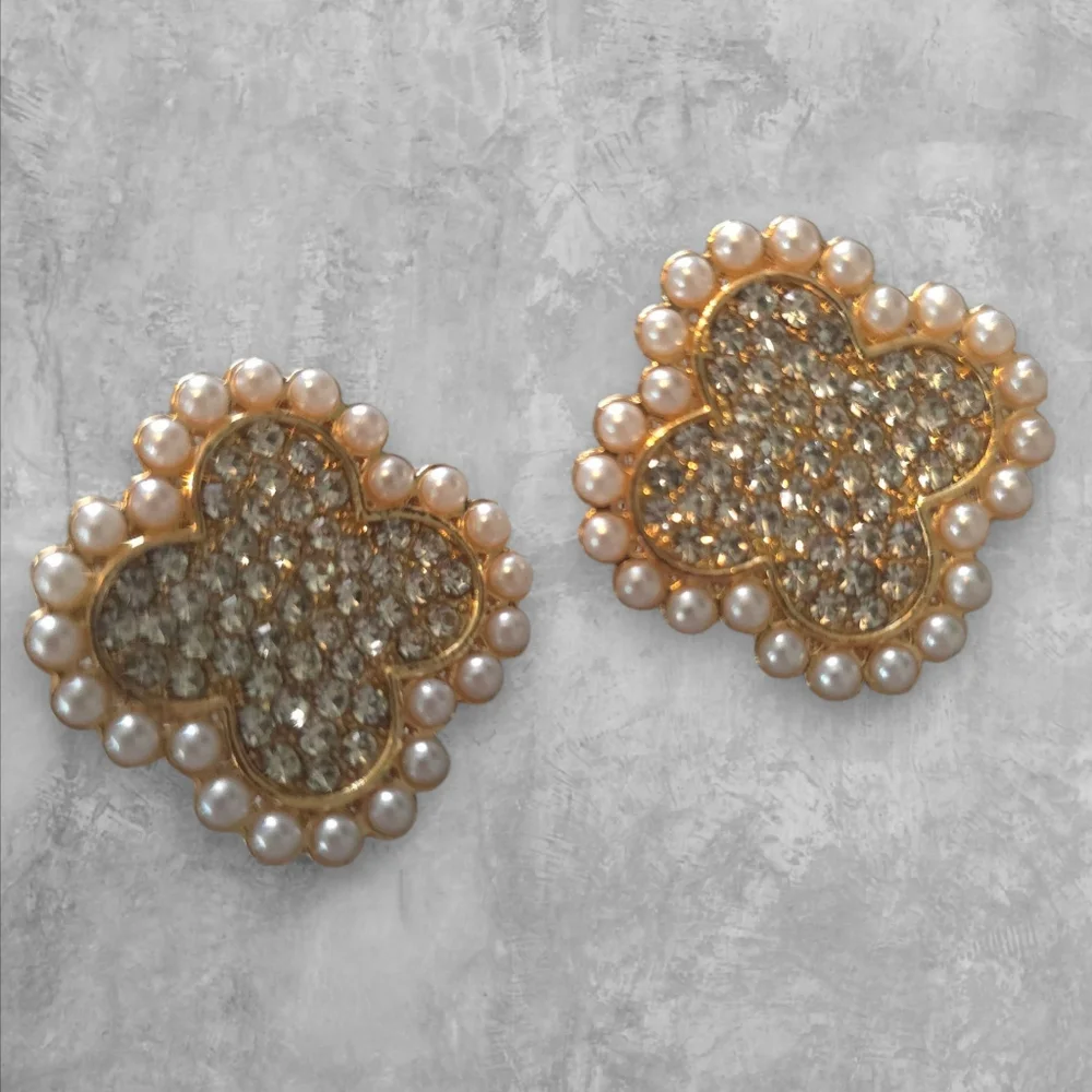 Elegant Gold‎ and Pearl Stud Clover Earrings